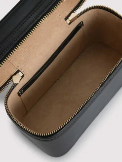 Ari Boxy Shoulder Bag