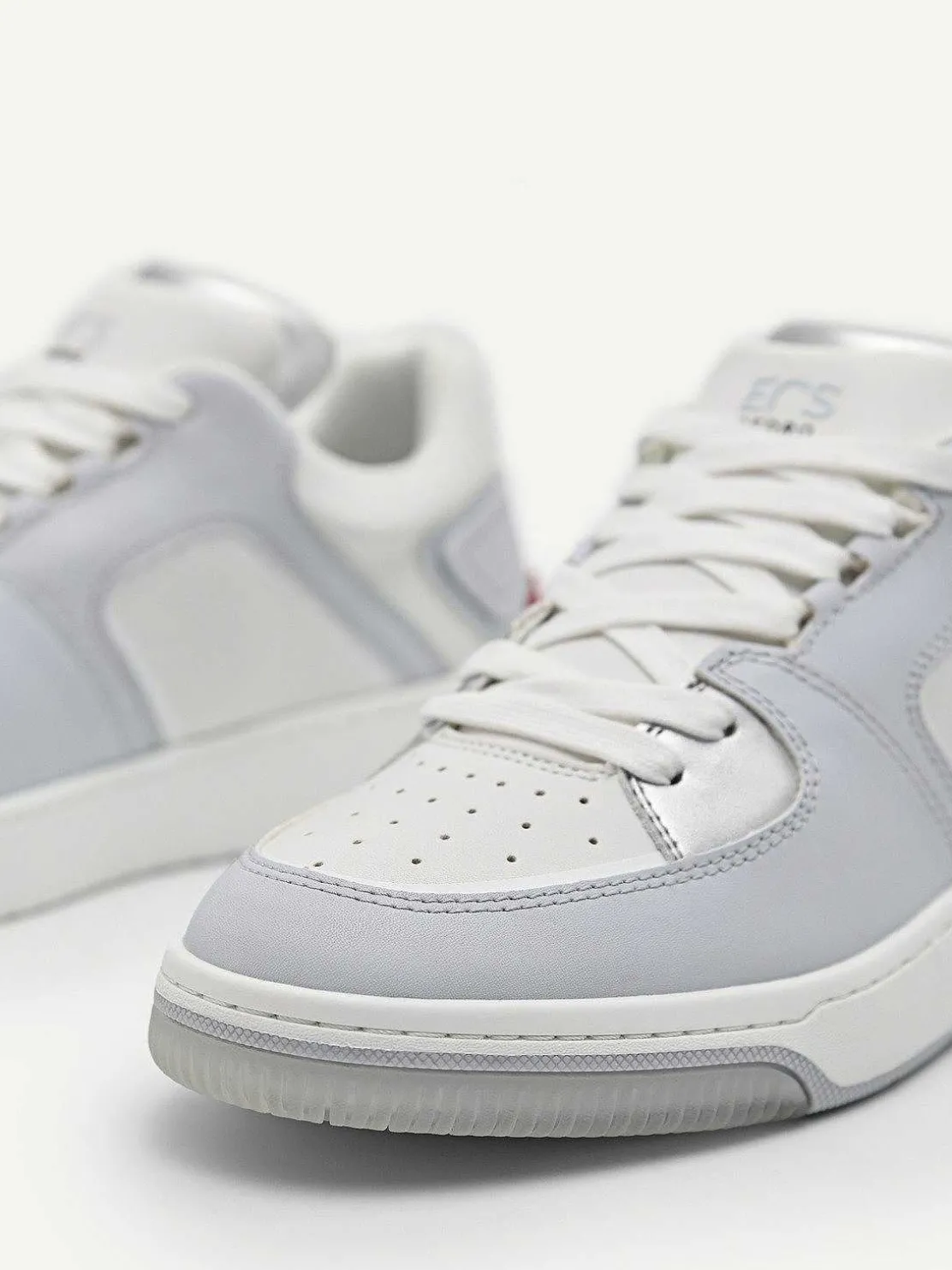 Eos Sneakers