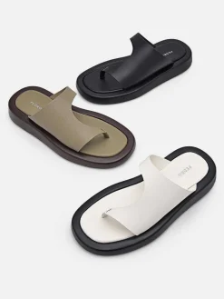 Este Thong Sandals
