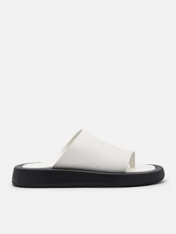Este Thong Sandals