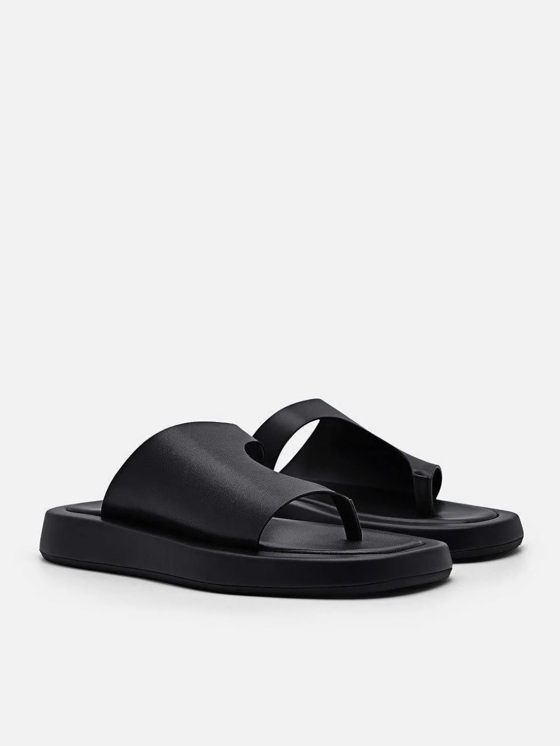 Este Thong Sandals