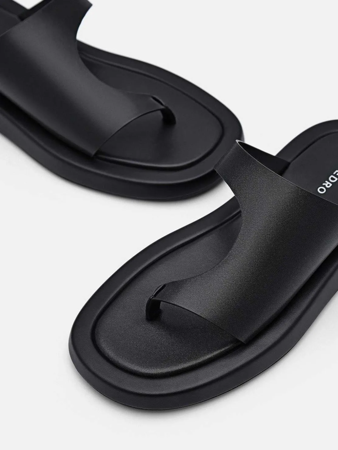 Este Thong Sandals