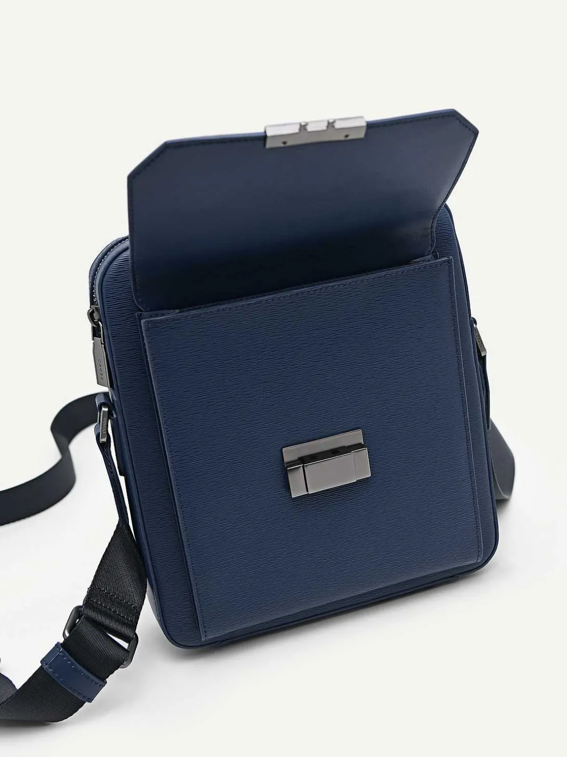Henry Leather Sling Bag
