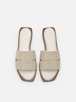 Iza Flat Sandals