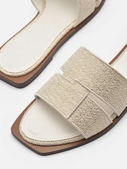 Iza Flat Sandals