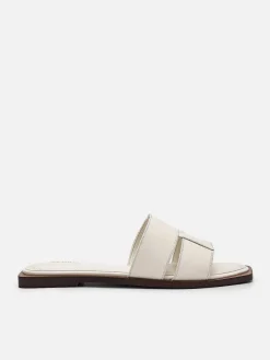 Iza Flat Sandals