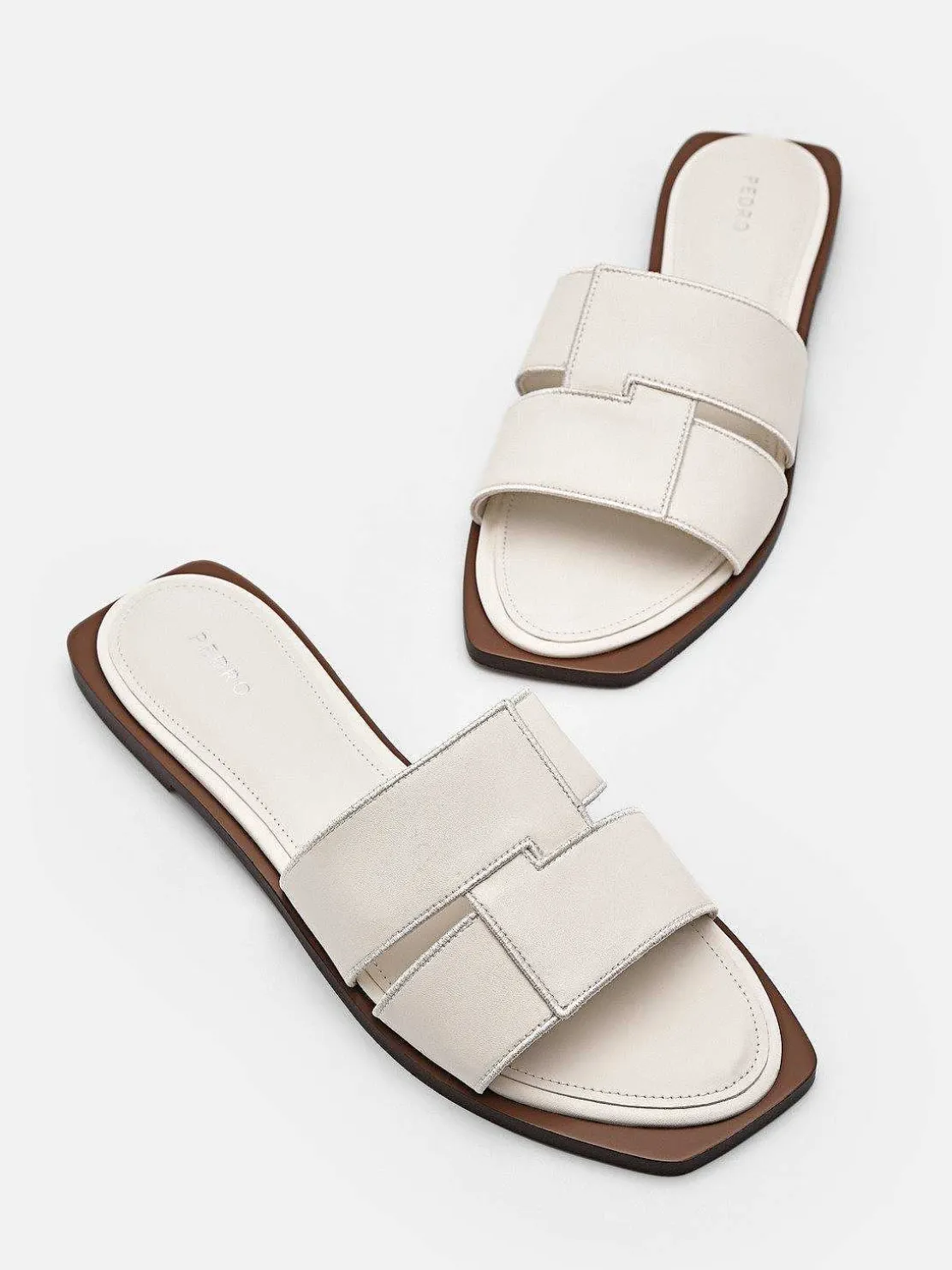 Iza Flat Sandals