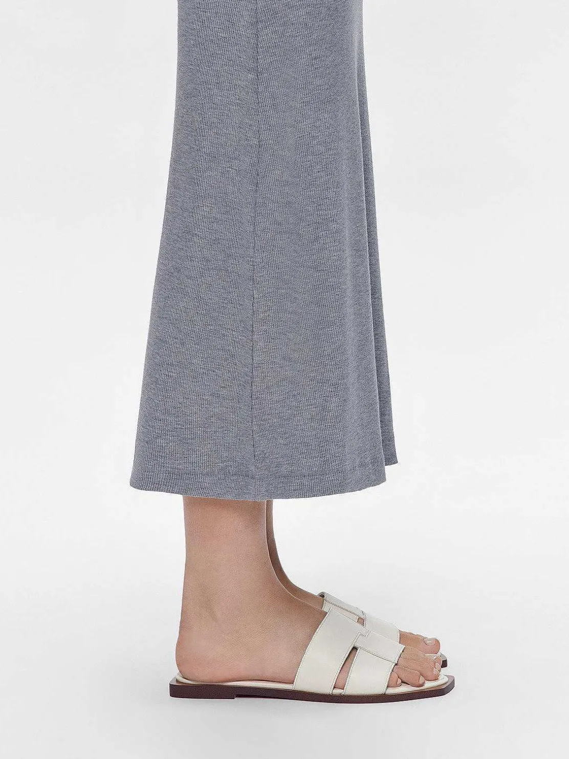 Iza Flat Sandals