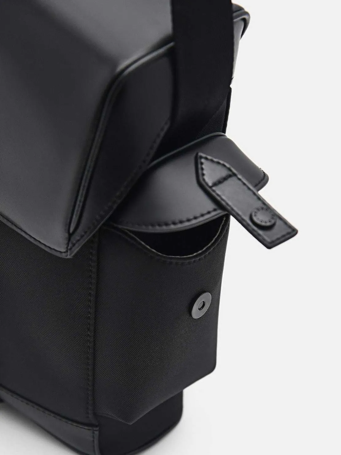 Jones Nylon Messenger Bag