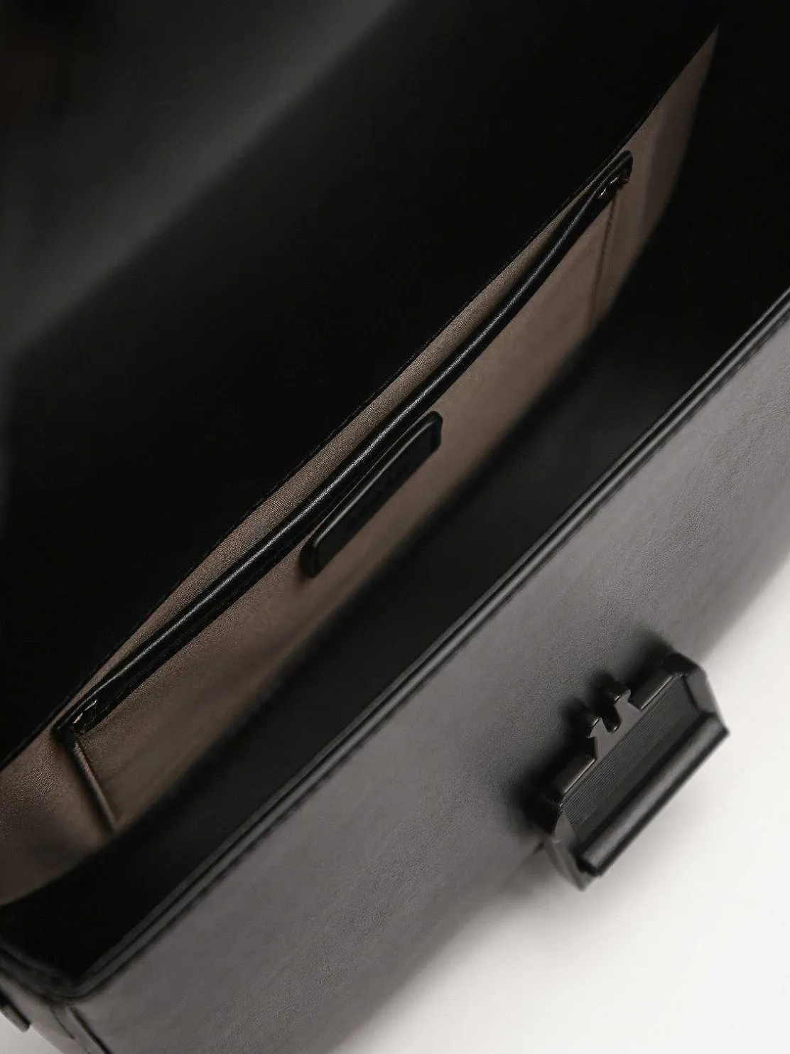 Kane Sling Bag