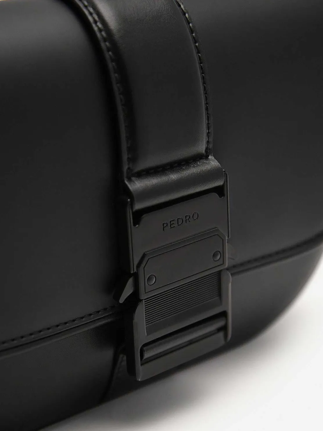 Kane Sling Bag