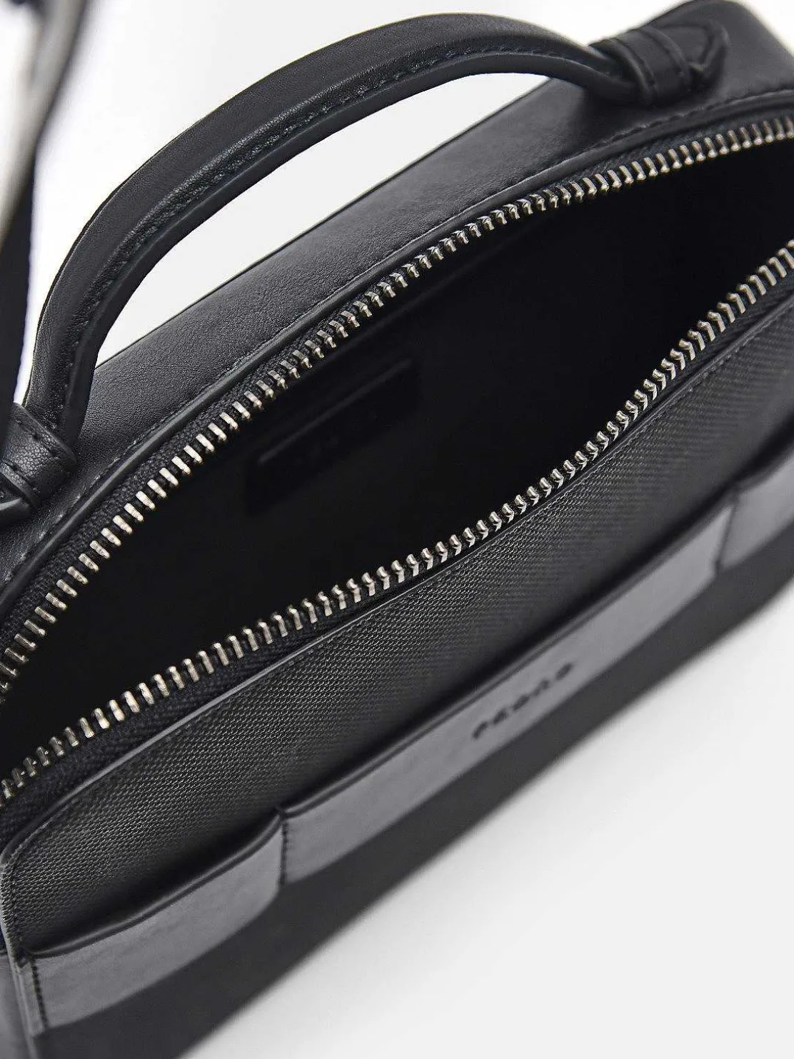 Smith Sling Bag