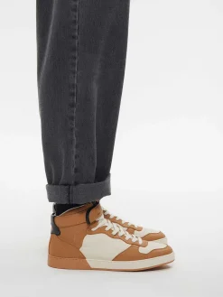 Stride Sneakers