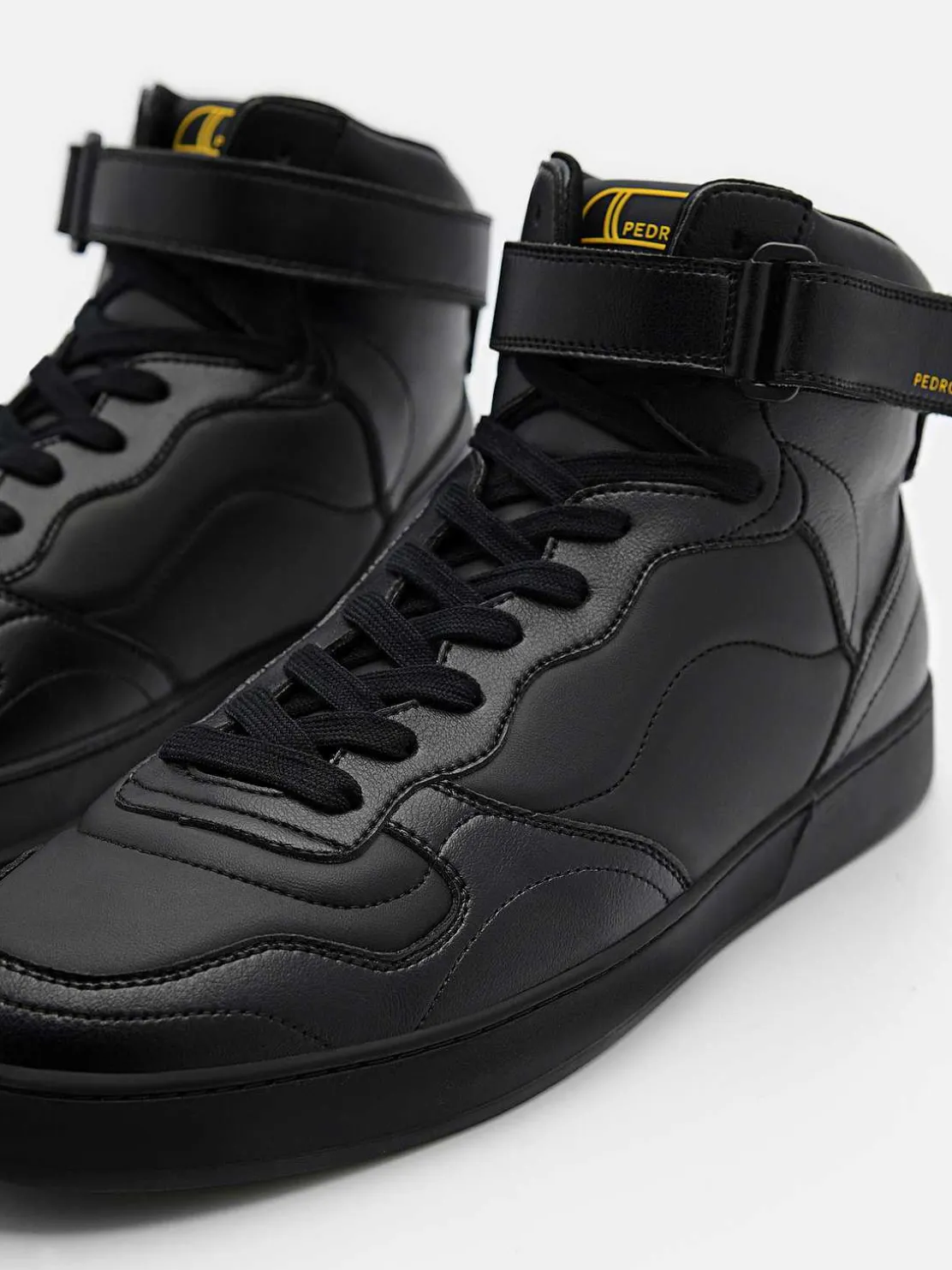 Stride Sneakers