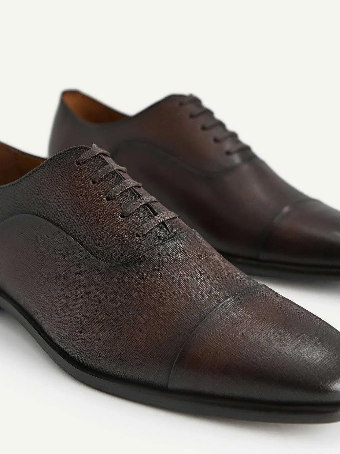 Textured Leather Oxford Shoes